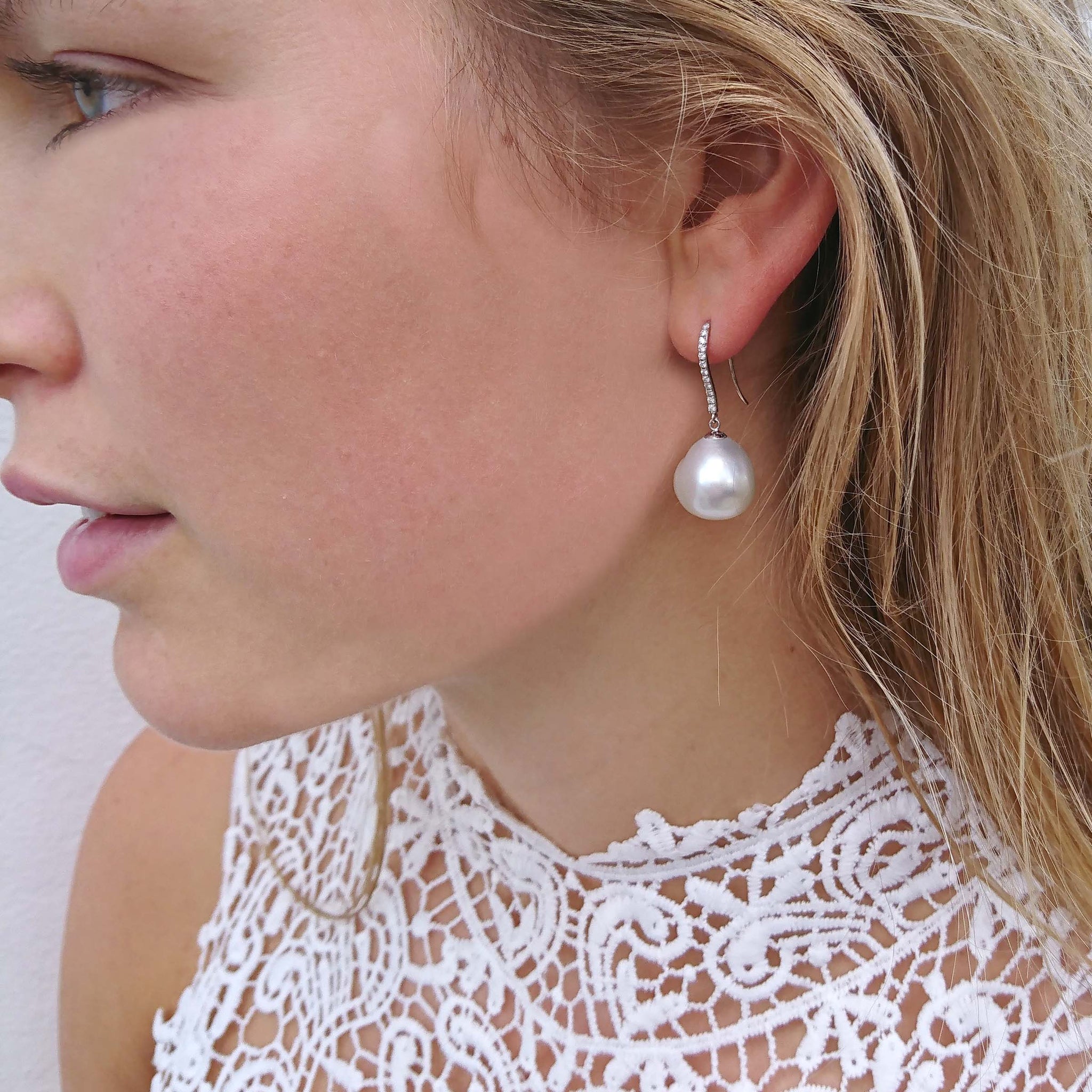 Daisy Genuine Natural Grey Freshwater Pearl Sterling Silver Dangle Stud  Earring - Shop Soulrelle Pearl Jewels Earrings & Clip-ons - Pinkoi